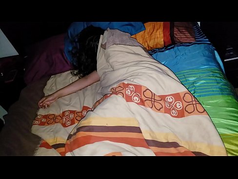 ❤️ Stepson akimtusi mama yake mdogo wa kambo wakati amelala. Ponografia yenye ubora ☑